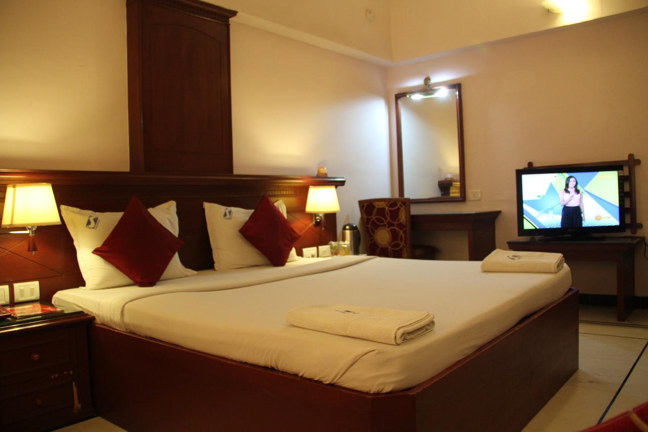 Zip By Spree Hotels Surabi International Vellore Exterior photo